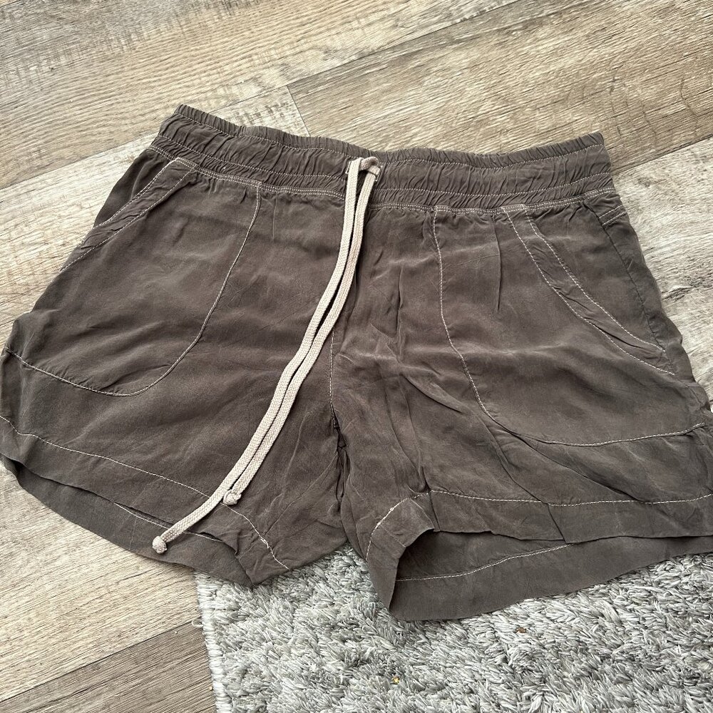 Hard‎ Tail size M brown shorts